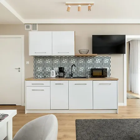 Baltic With Pool & Balcony By Renters Apartman *