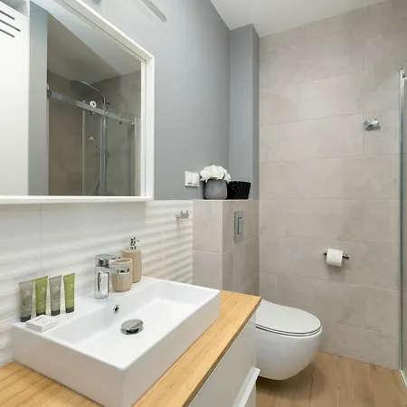Baltic With Pool & Balcony By Renters Apartman