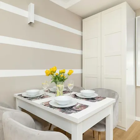 Apartman Baltic With Pool & Balcony By Renters