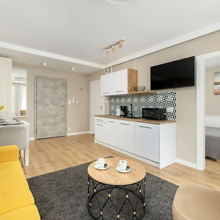 Apartman Baltic With Pool & Balcony By Renters Pobierowo