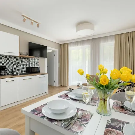 Baltic With Pool & Balcony By Renters Apartman